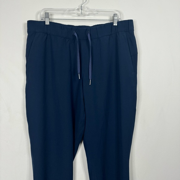 Lululemon On The Fly Pant Woven Tall 33" Inseam True Navy size 14 Tall - Picture 4 of 12